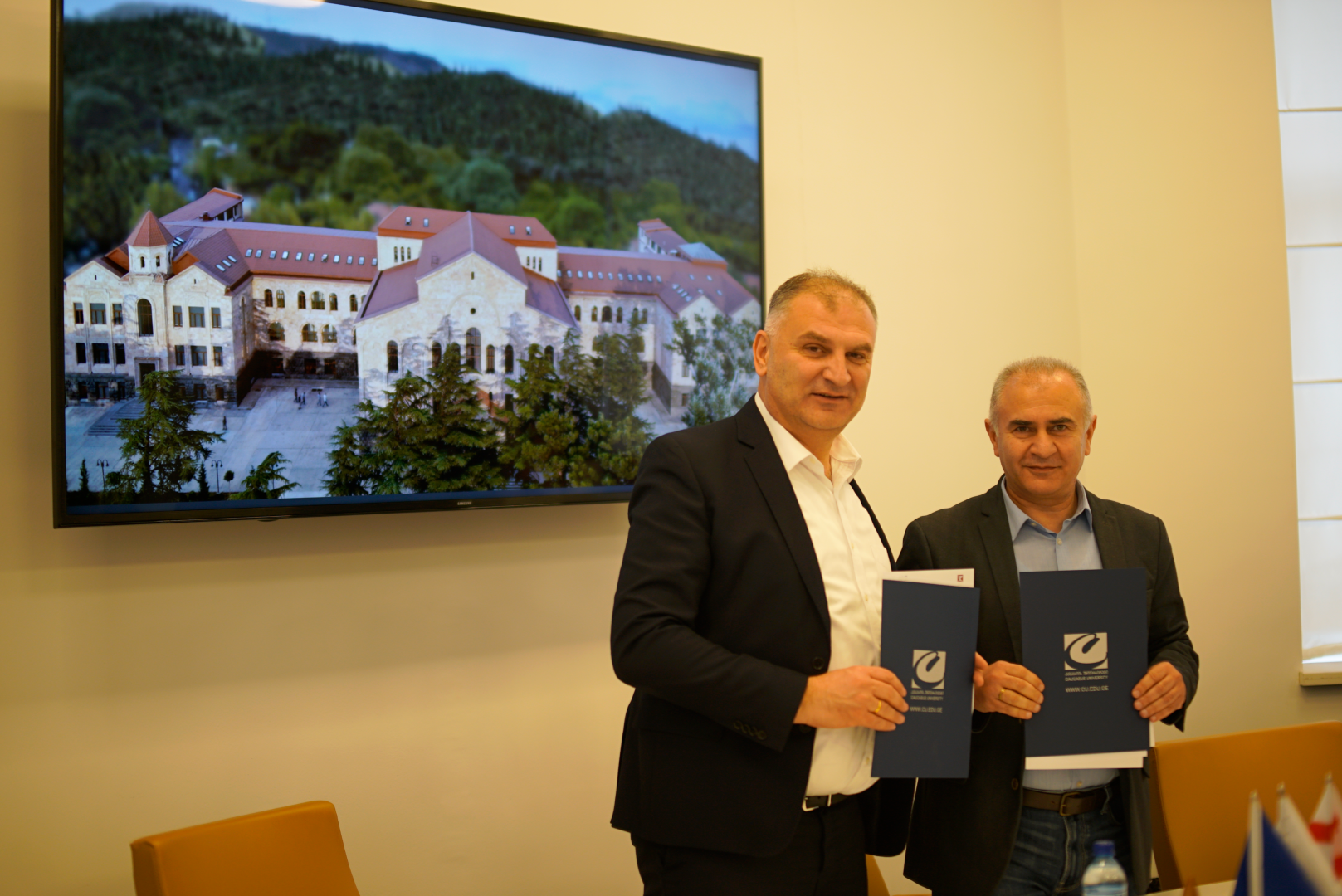 კავკასიის უნივერსიტეტმა სამუშაო ვიზიტით სომხეთის დელეგაციას უმასპინძლა