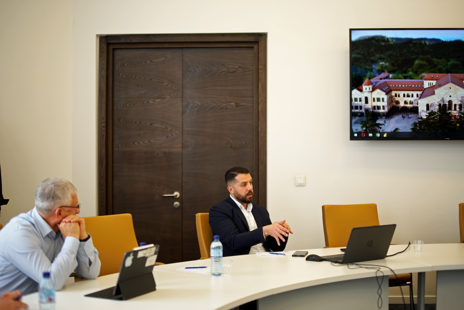 კავკასიის უნივერსიტეტმა სამუშაო ვიზიტით სომხეთის დელეგაციას უმასპინძლა