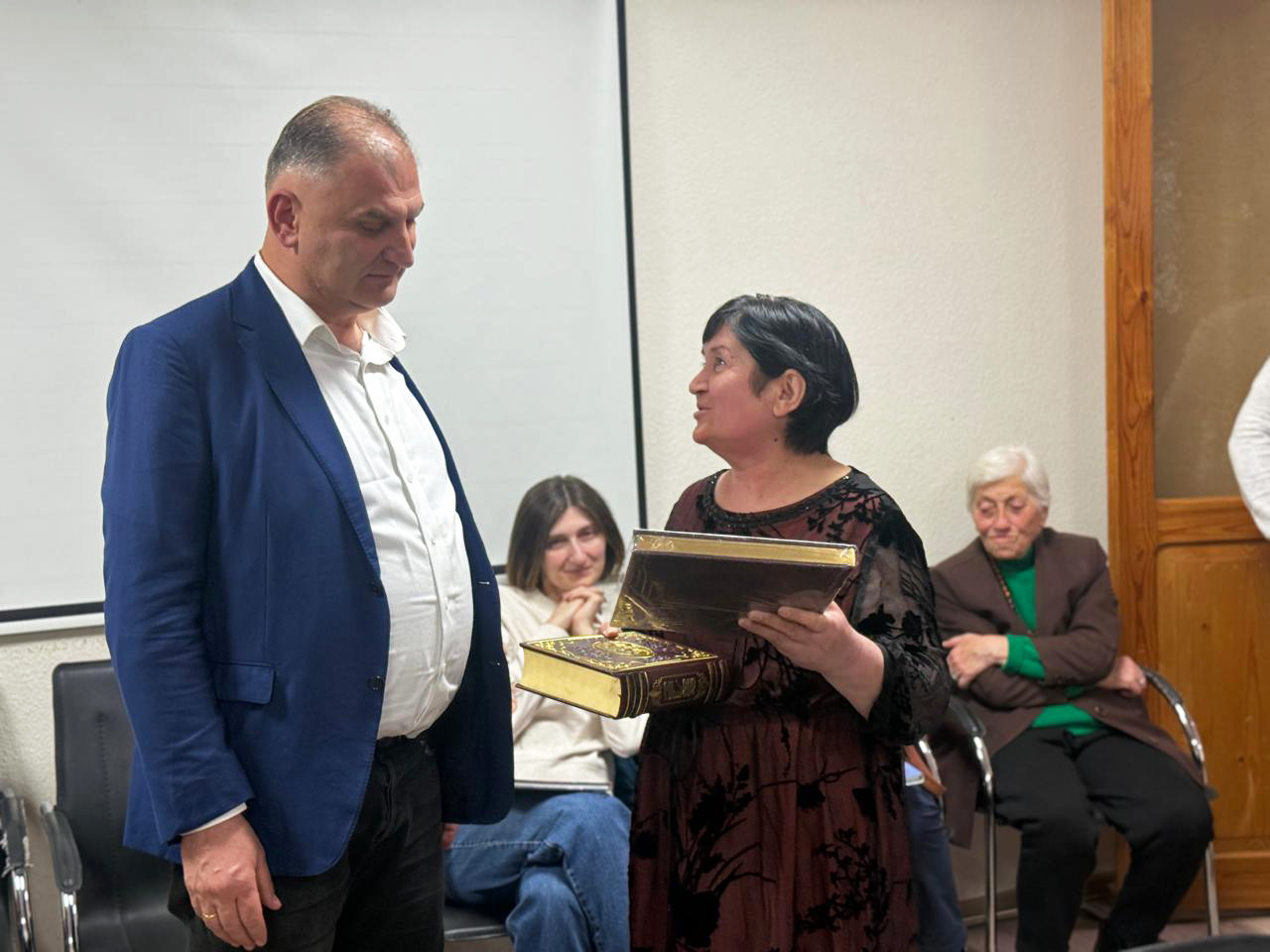 კავკასიის უნივერსიტეტის წარმომადგენლების ვიზიტი დედოფლისწყაროს სასწავლო ცენტრ "სპექტრში"