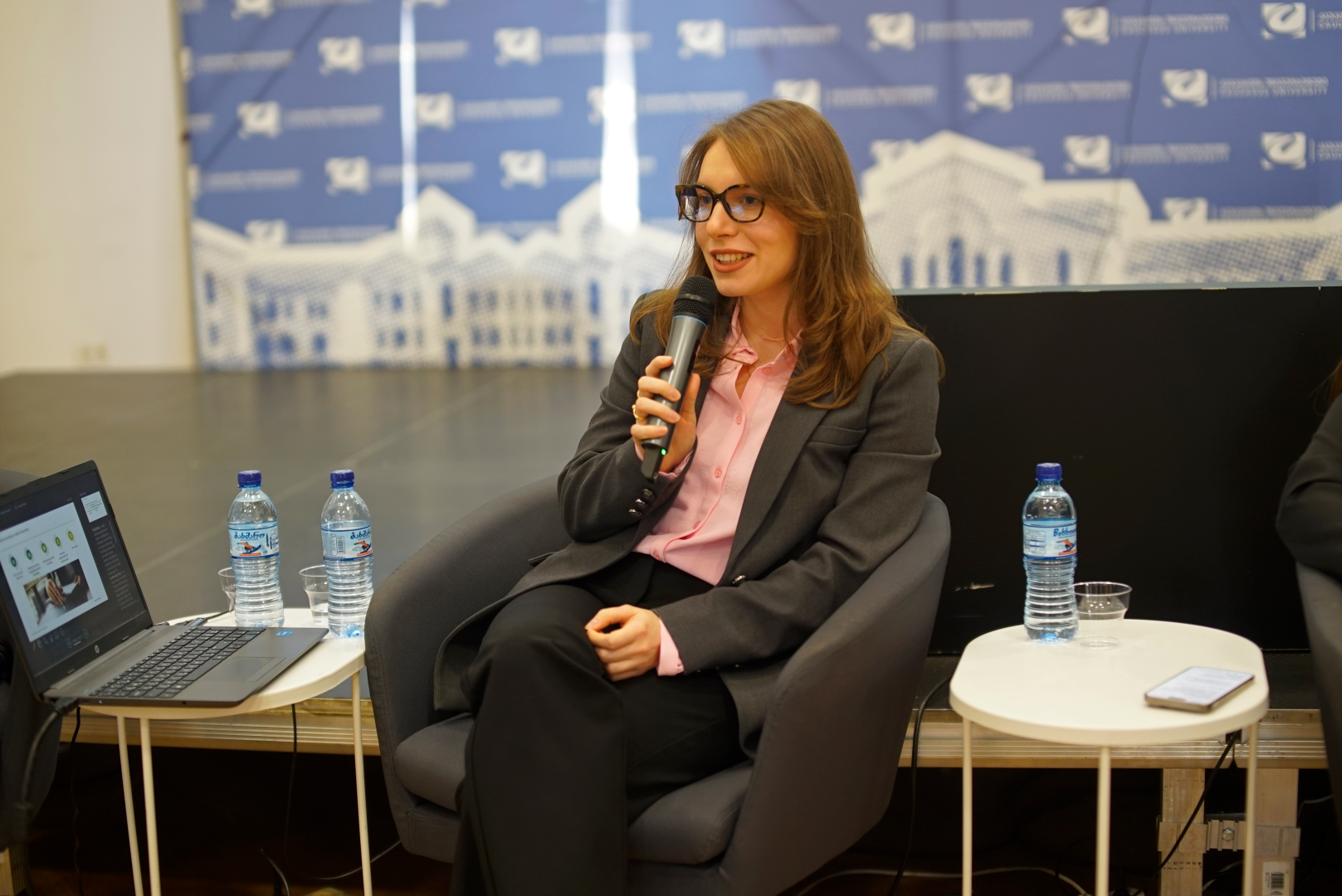 შეხვედრა საერთაშორისო კომპანია ,,დელოიტის''  წარმომადგენლებთან