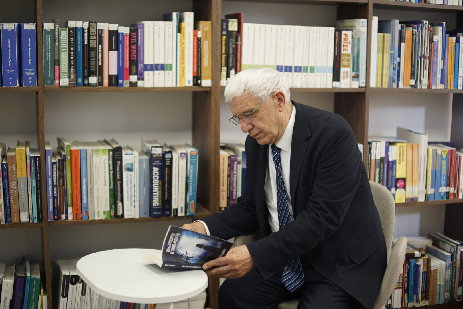 თემურ ხუციშვილის პიესების კრებული პრემიაზე - საბა