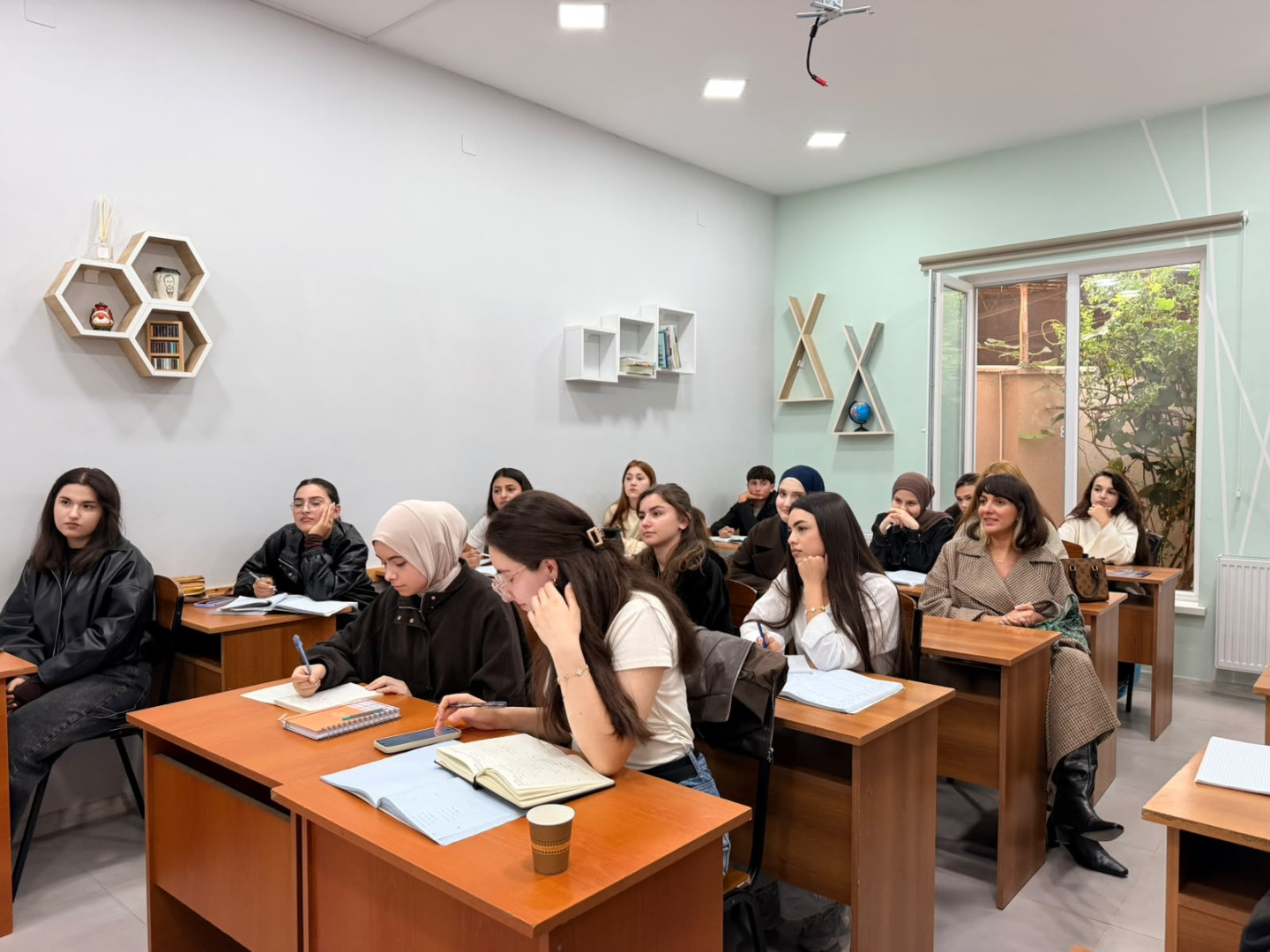 კავკასიის უნივერსიტეტის წარმომადგენლების ვიზიტი მარნეულში - თანამშრომლობის ახალი შესაძლებლობები