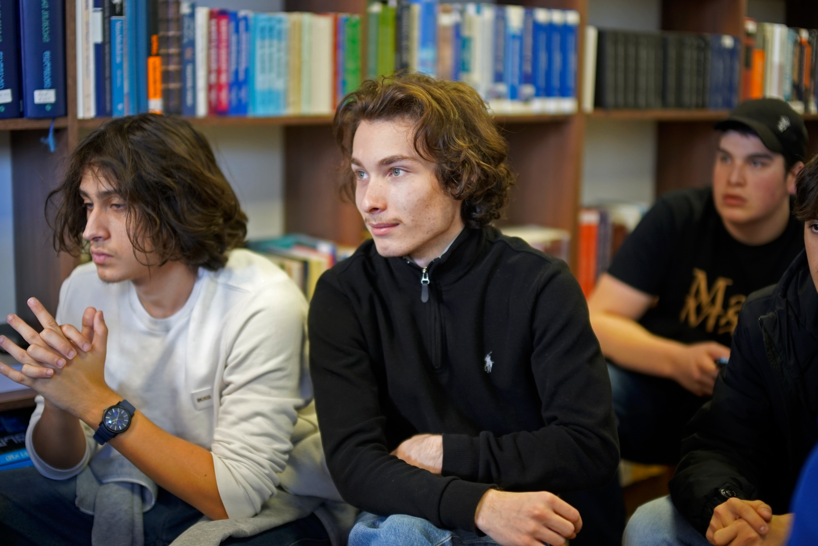 სკოლა მოძღვარის მოსწავლეები კავკასიის უნივერსიტეტში