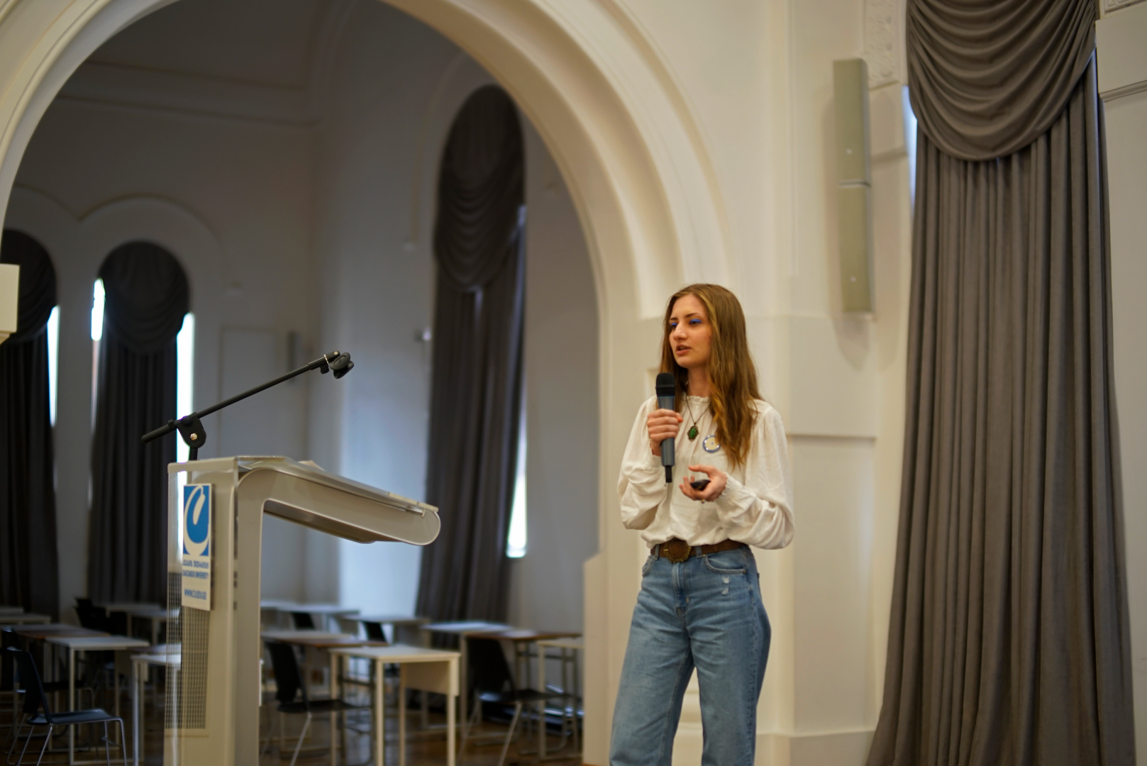 ქართული ენის დღე კავკასიის უნივერსიტეტში