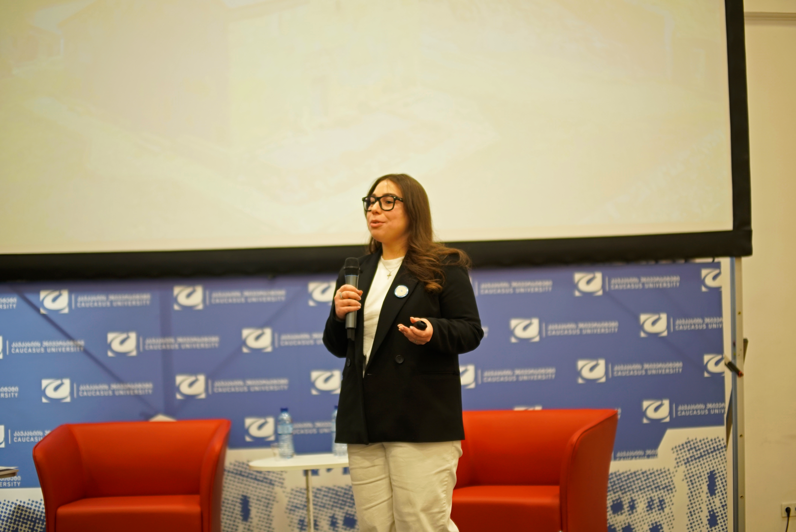 ქართული ენის დღე კავკასიის უნივერსიტეტში