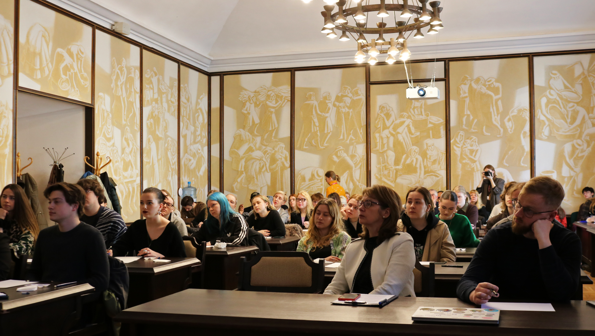 ქართული კალიგრაფიის ხელოვნების მასტერკლასი ვილნიუსის უნივერსიტეტში