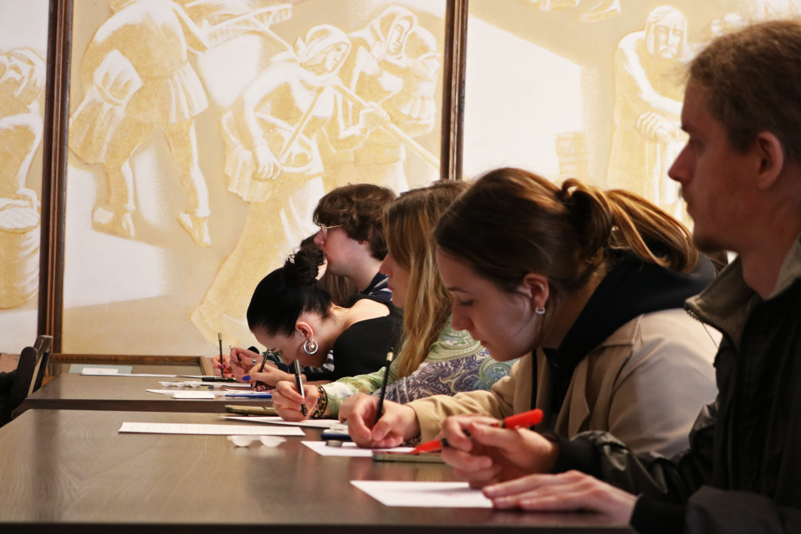 ქართული კალიგრაფიის ხელოვნების მასტერკლასი ვილნიუსის უნივერსიტეტში