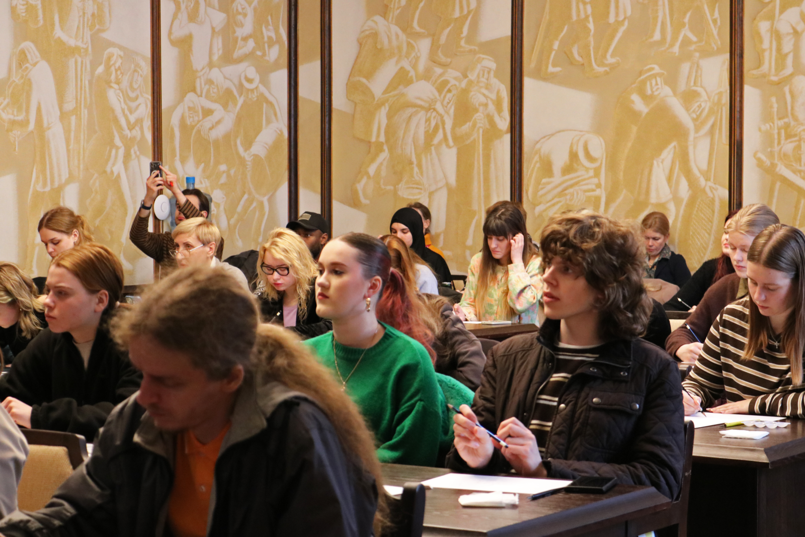 ქართული კალიგრაფიის ხელოვნების მასტერკლასი ვილნიუსის უნივერსიტეტში