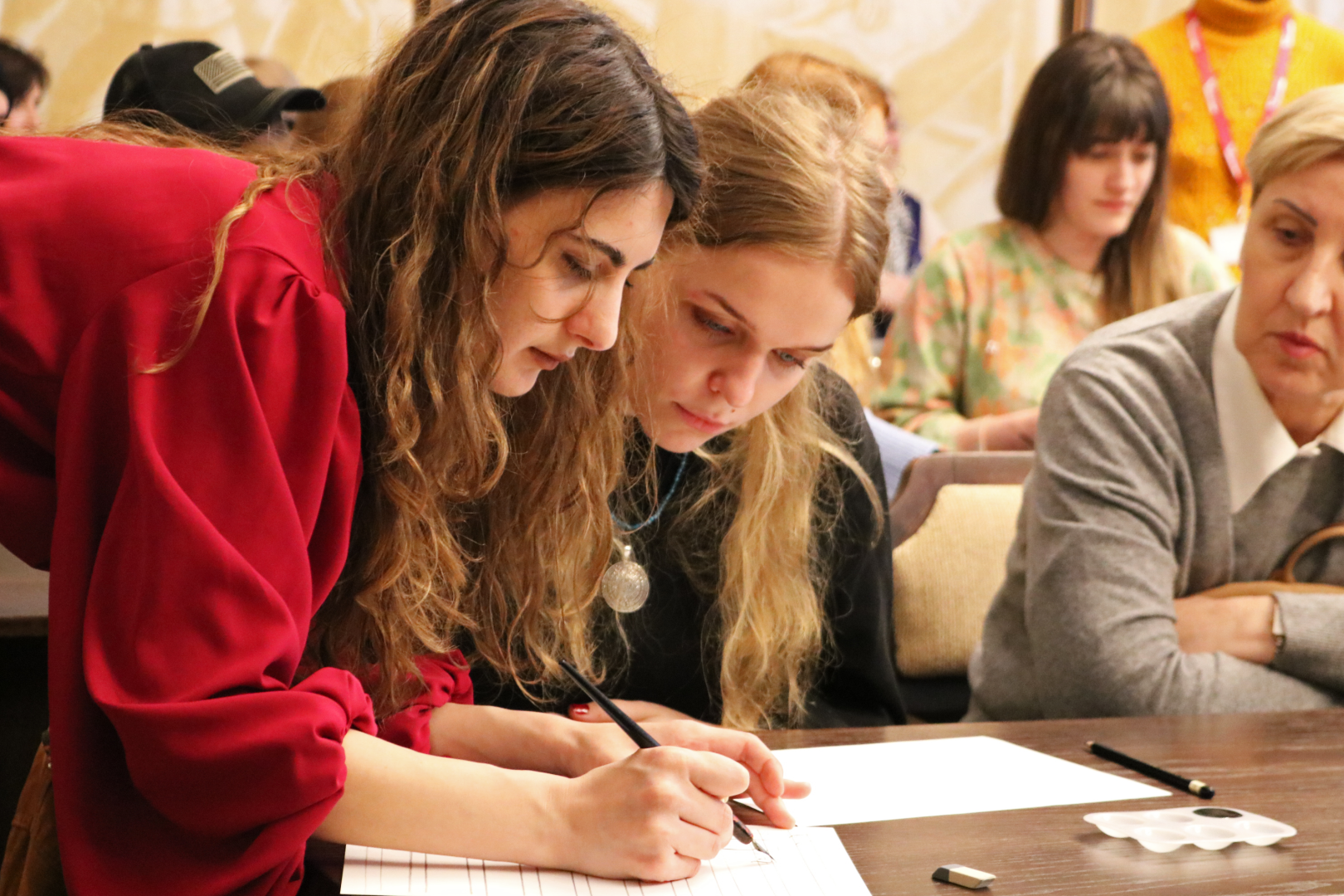 ქართული კალიგრაფიის ხელოვნების მასტერკლასი ვილნიუსის უნივერსიტეტში