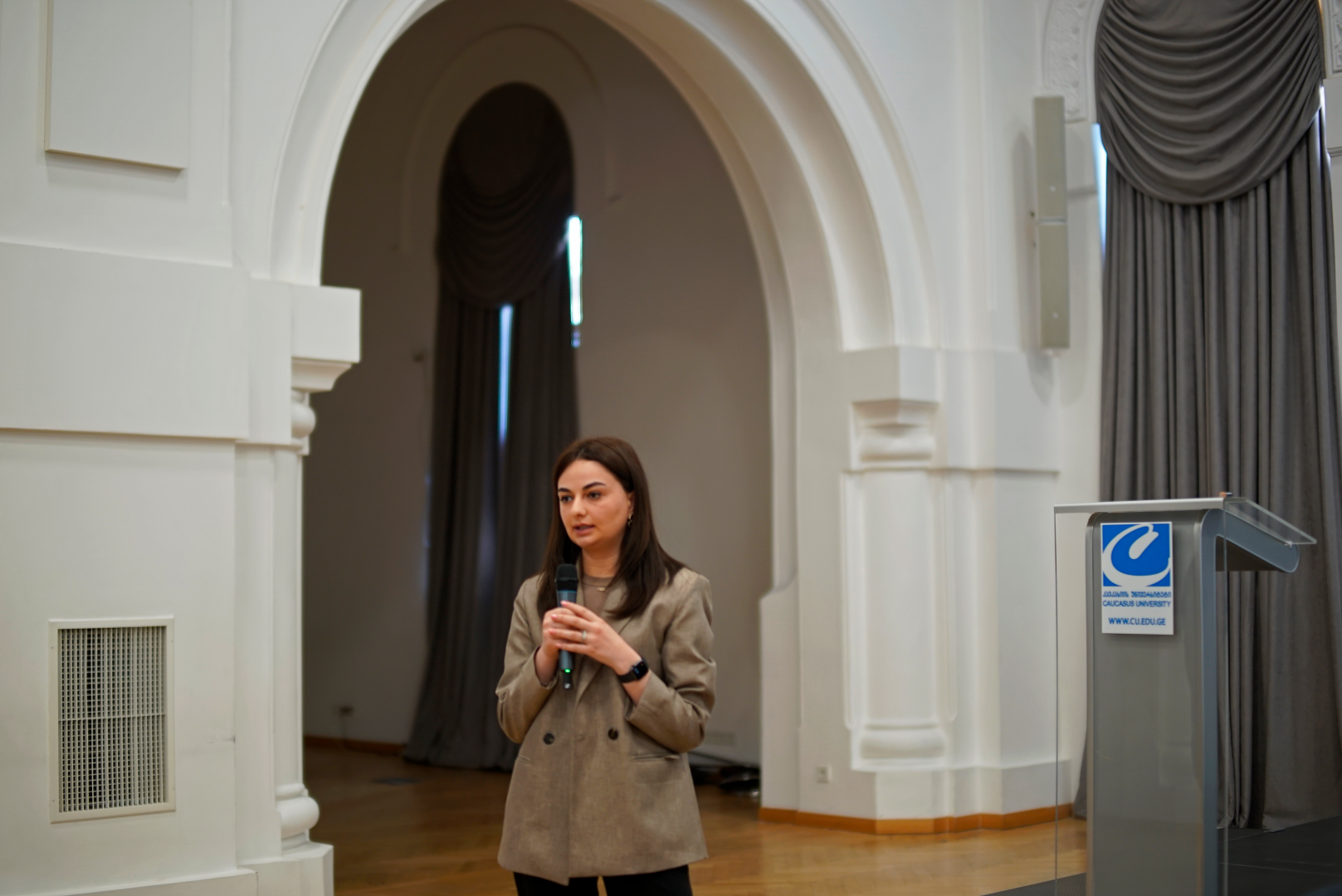 შეხვედრა აუდიტორული კომპანია EY-ის წარმომადგენელთან