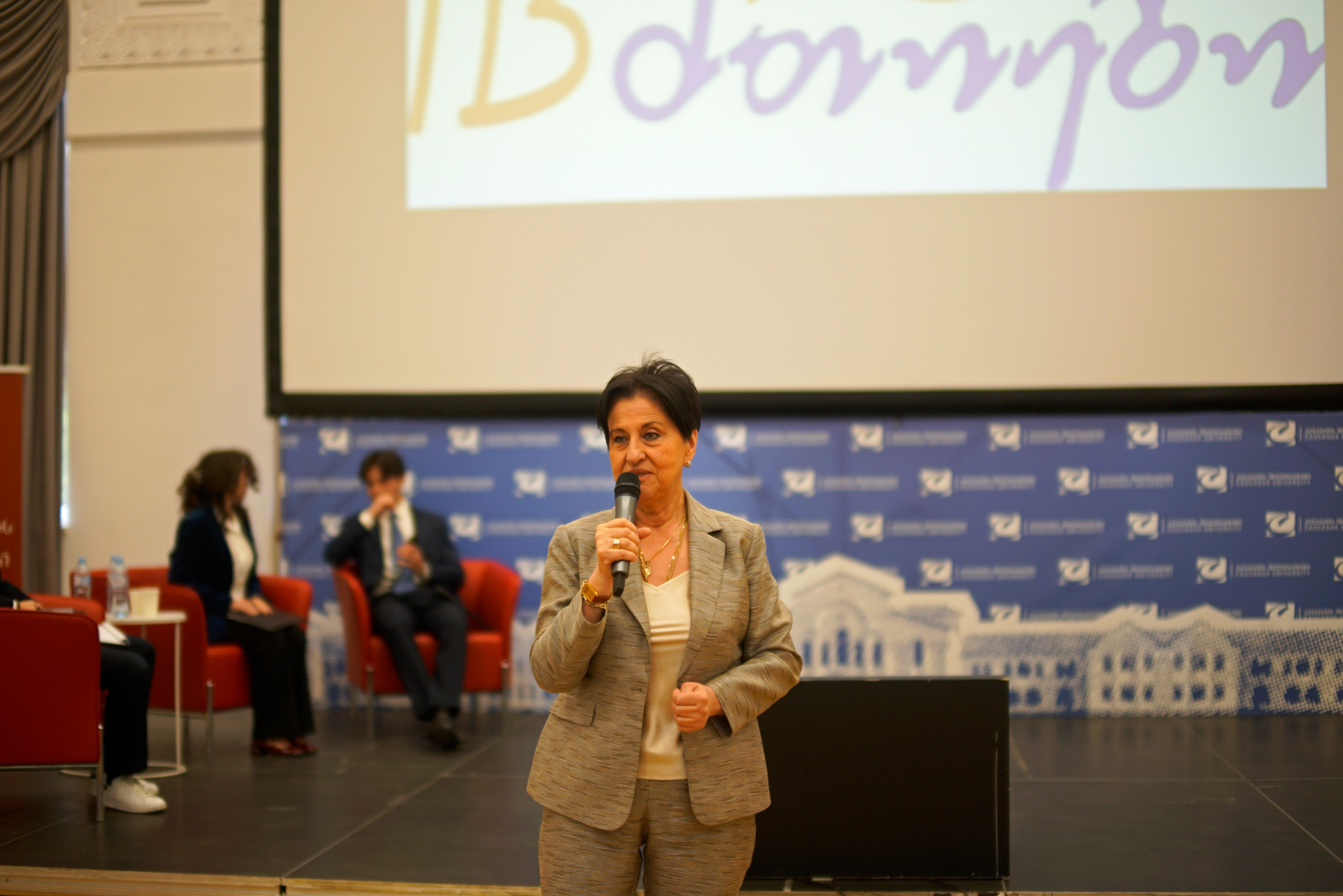 &bdquo;იდეიდან AI-მდე&ldquo; - IB მთიების &bdquo;ღია სკოლის&ldquo; დასკვნითი კონფერენცია