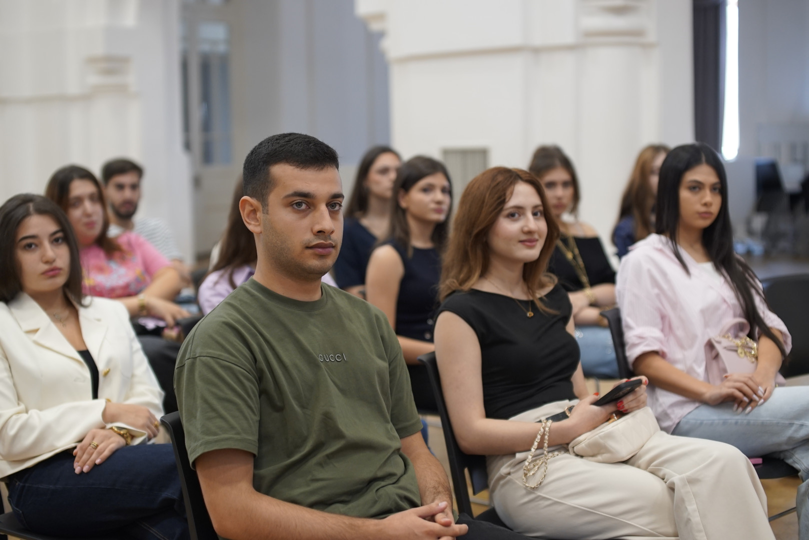 შეხვედრა კავკასიის უნივერსიტეტის მეოთხე ნაკადის ელჩებთან