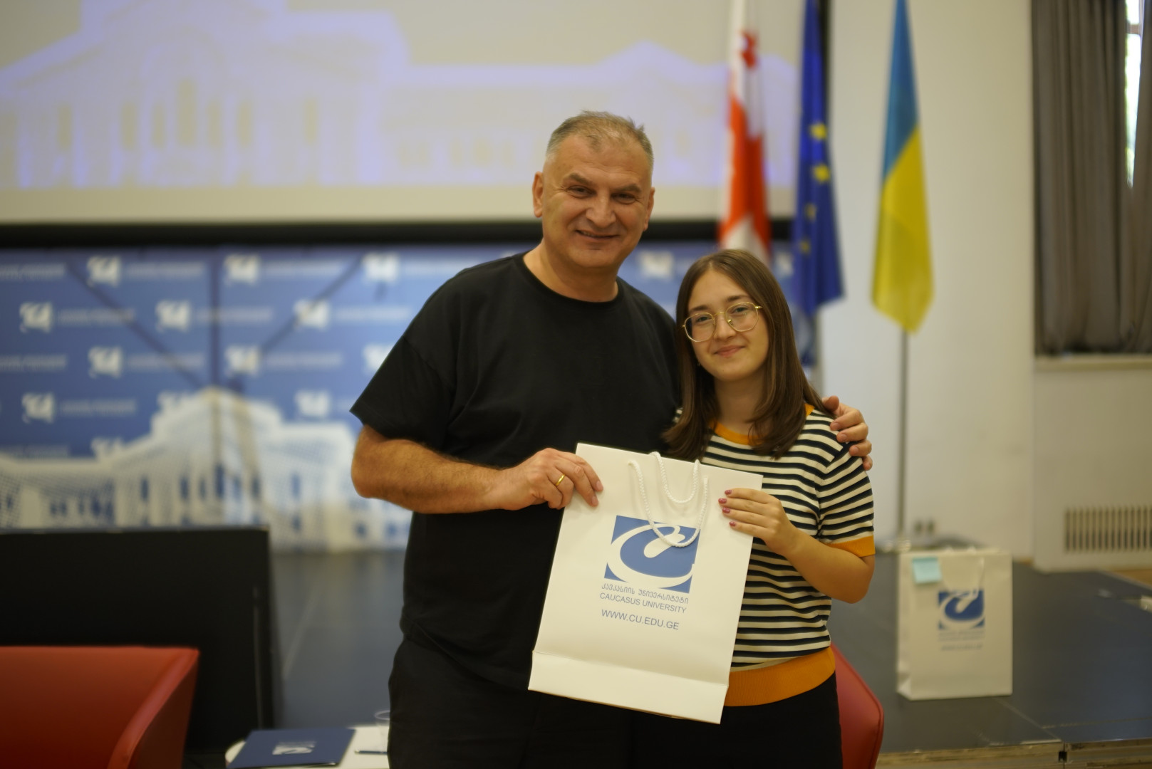 შეხვედრა კავკასიის უნივერსიტეტის მეოთხე ნაკადის ელჩებთან