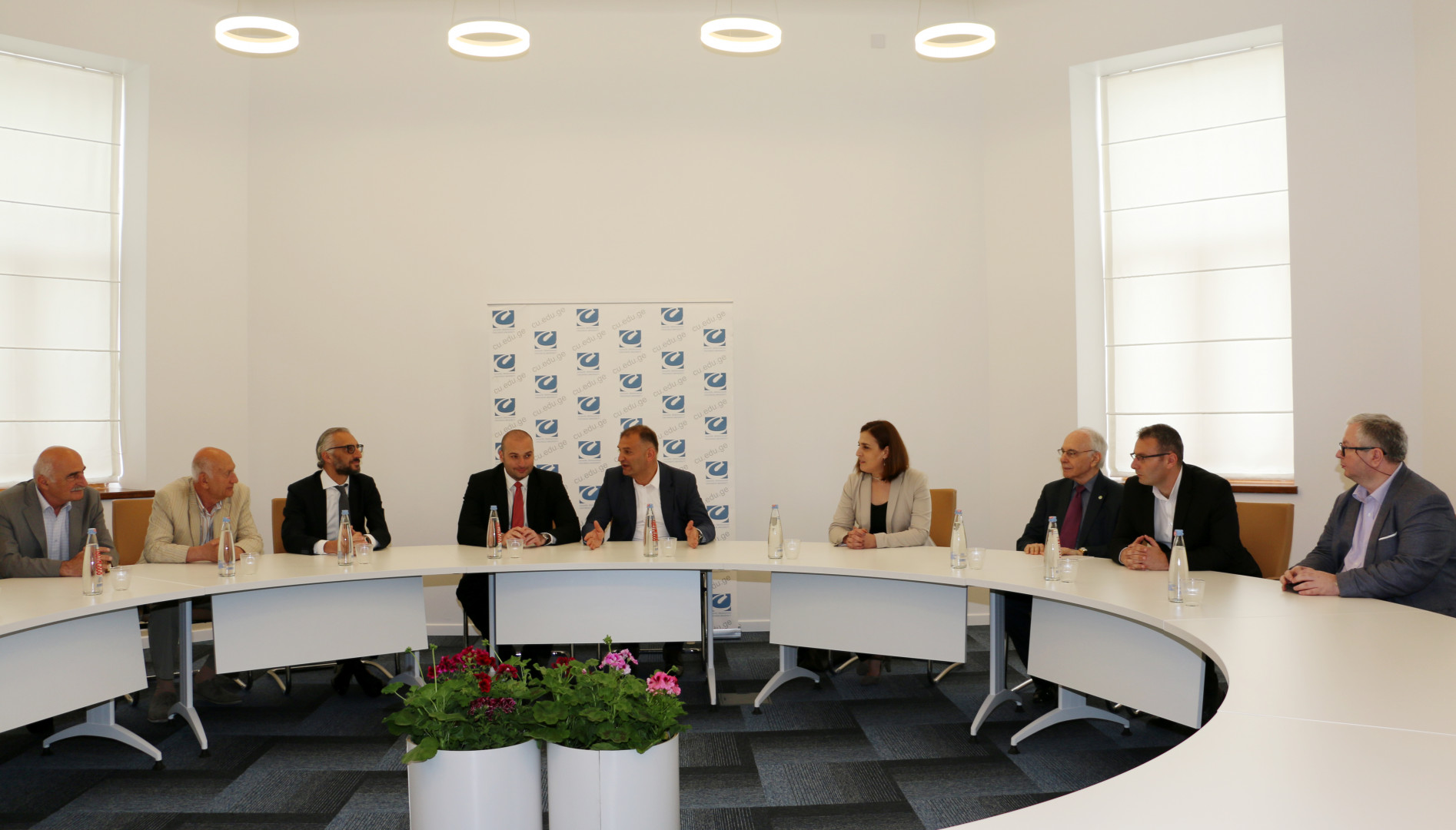 კავკასიის ეკონომიკის სკოლის პრეზენტაცია