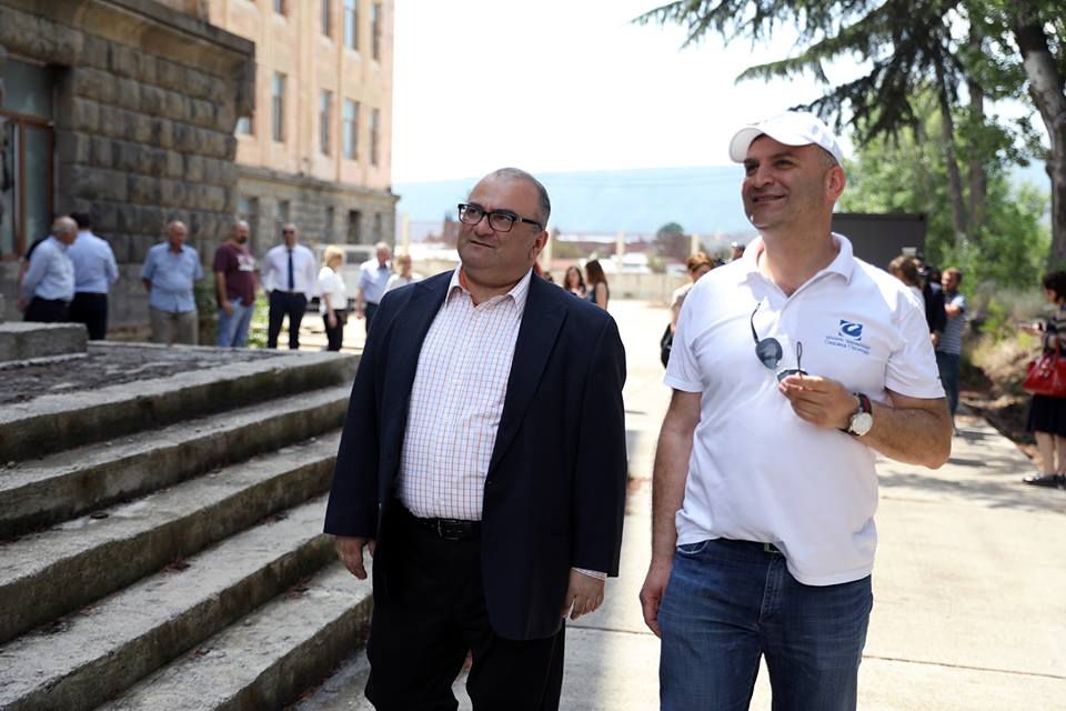ალექსანდრე ჯეჯელავა კავკასიის უნივერსიტეტის ახალ შენობაში