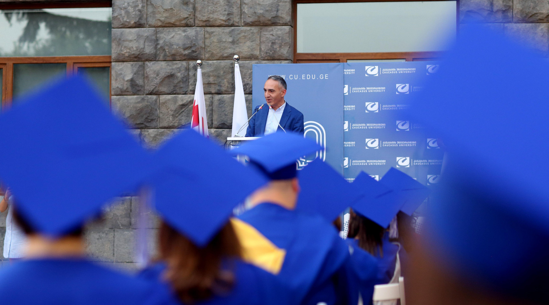 კურსდამთავრებულთათვის დიპლომების გადაცემის ცერემონიალი