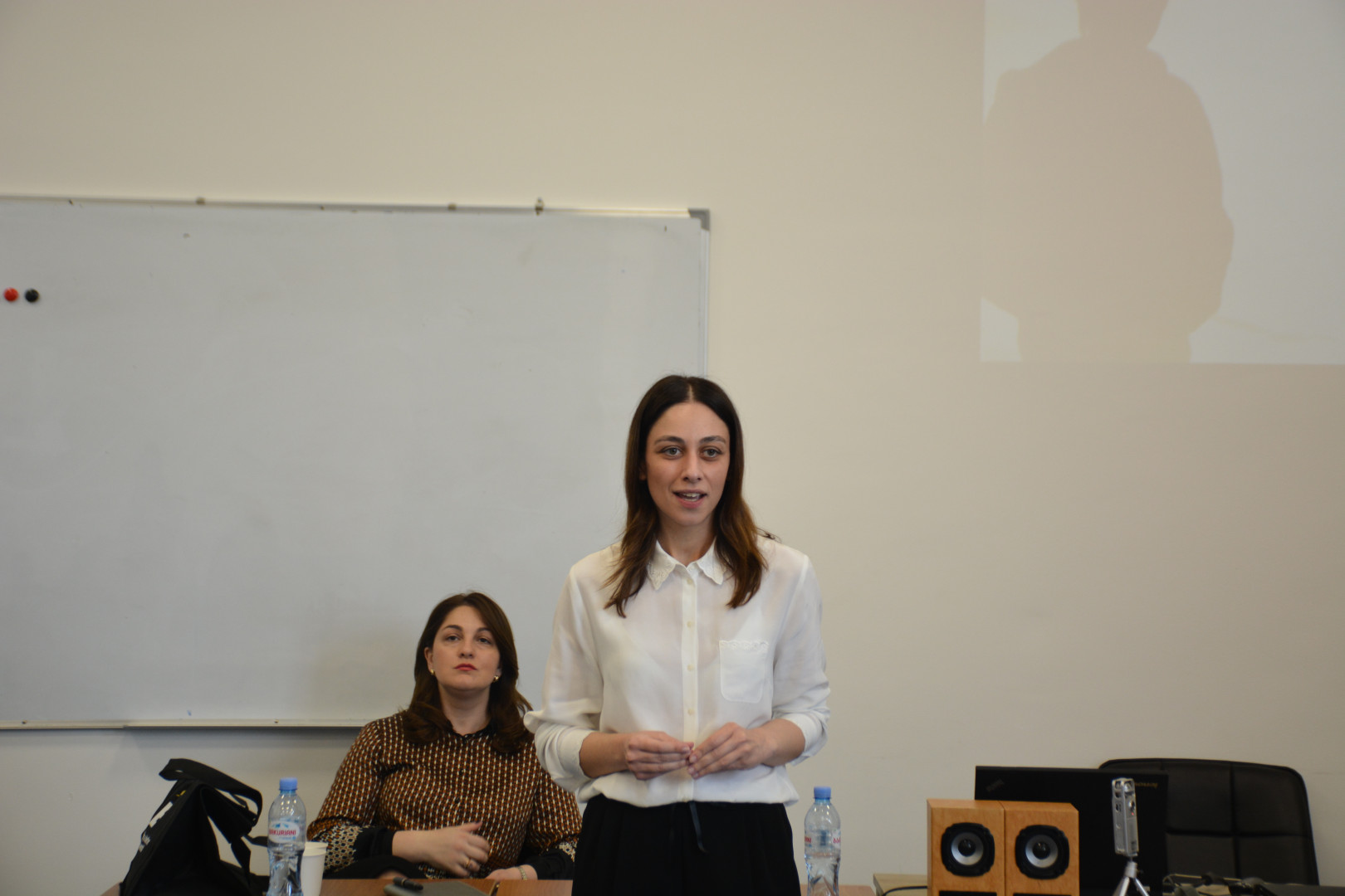 EY საქართველოს მმართველი პარტნიორი სტუმრად კავკასიის უნივერსიტეტში