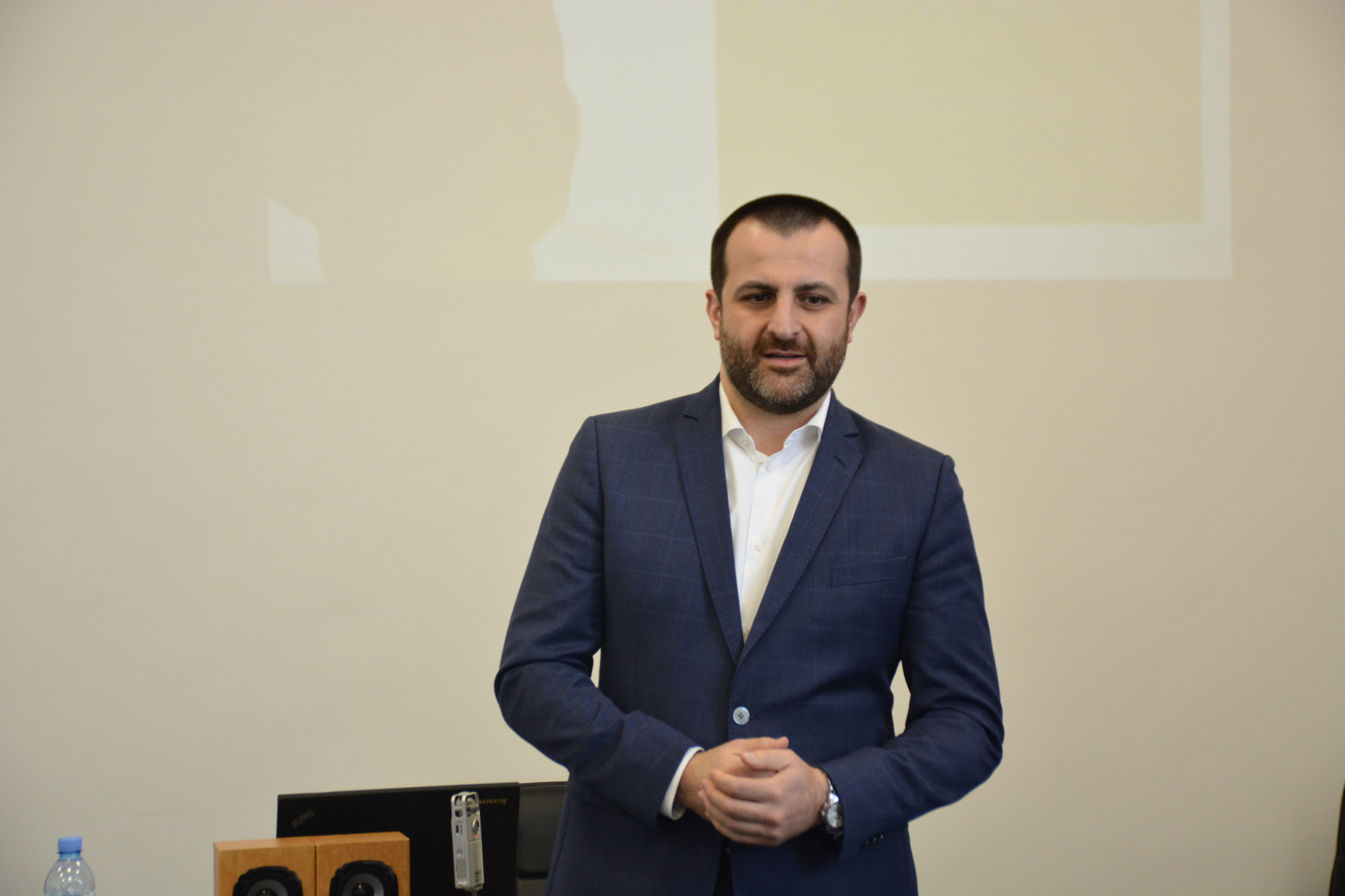 EY საქართველოს მმართველი პარტნიორი სტუმრად კავკასიის უნივერსიტეტში
