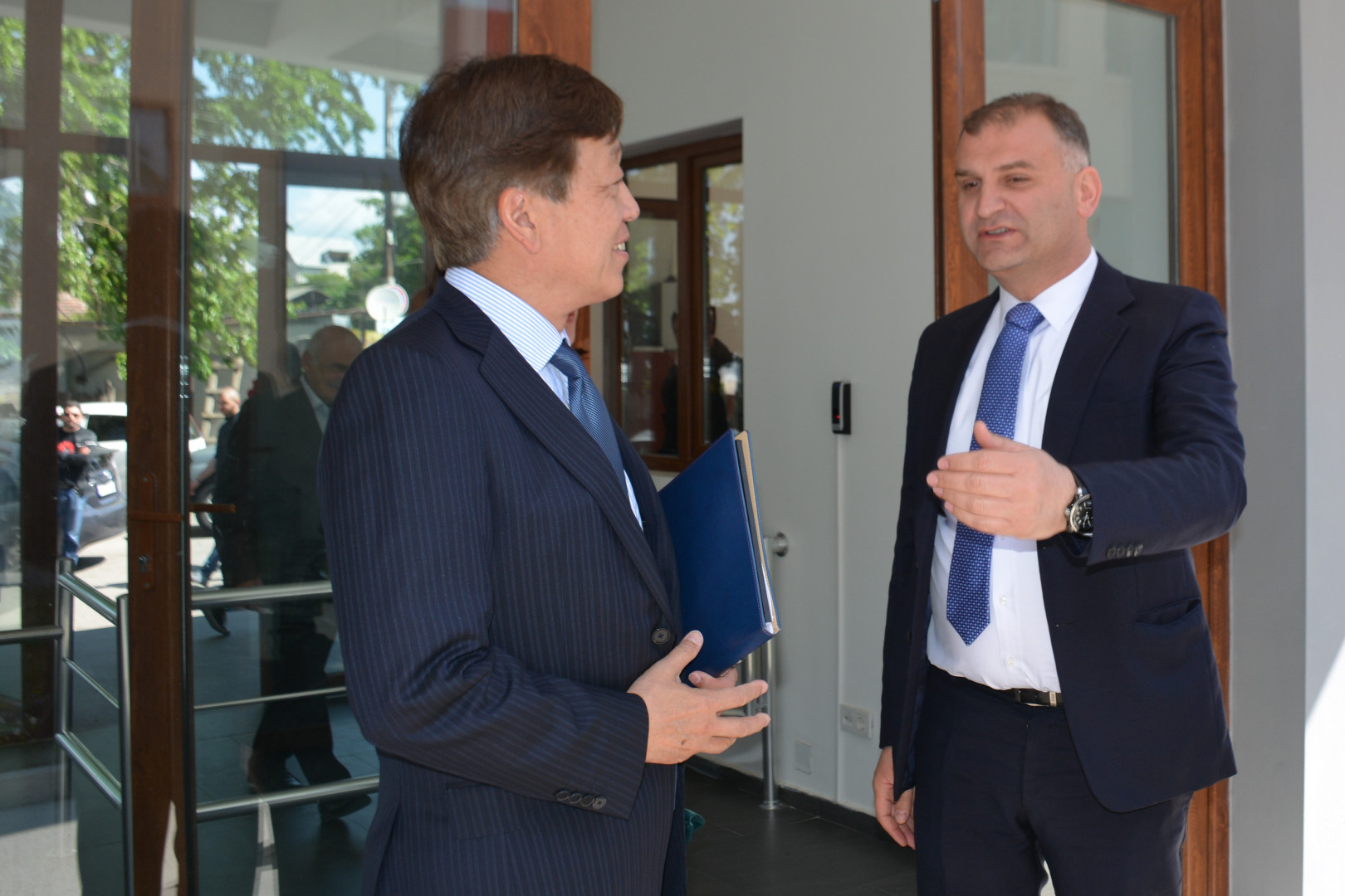 იაპონიის ელჩის ვიზიტი კავკასიის უნივერსიტეტში