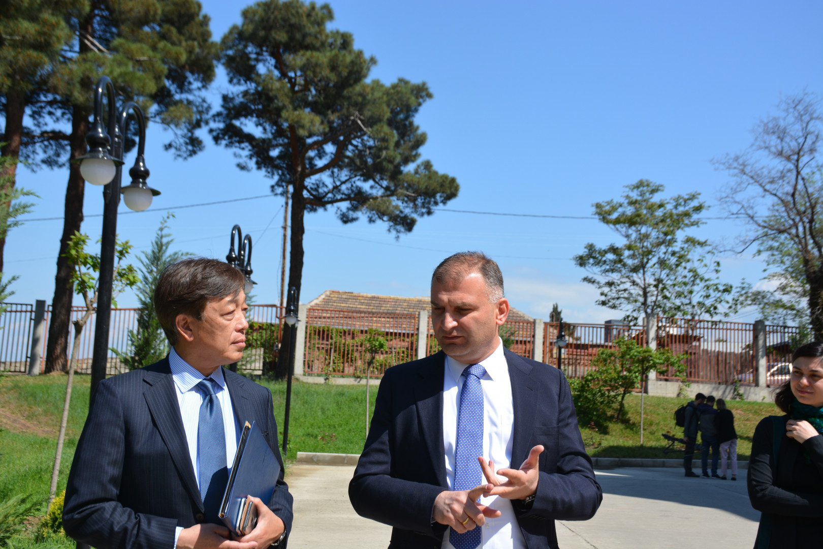 იაპონიის ელჩის ვიზიტი კავკასიის უნივერსიტეტში