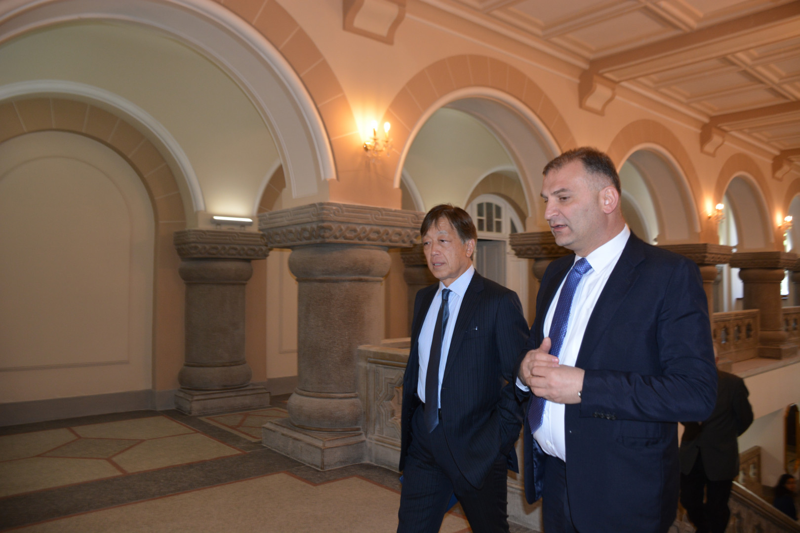 იაპონიის ელჩის ვიზიტი კავკასიის უნივერსიტეტში