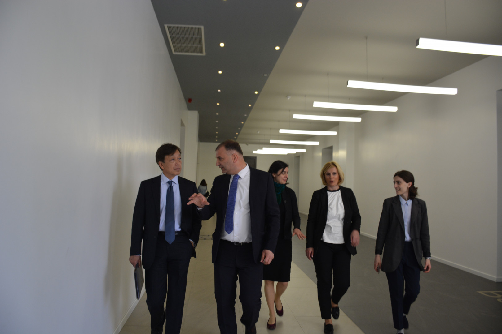 იაპონიის ელჩის ვიზიტი კავკასიის უნივერსიტეტში