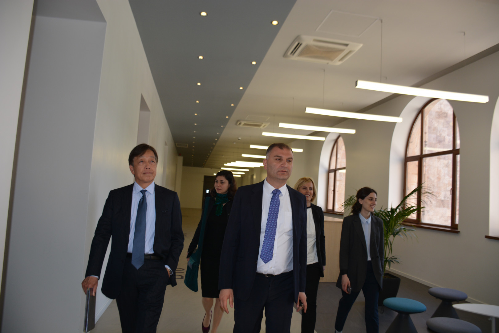 იაპონიის ელჩის ვიზიტი კავკასიის უნივერსიტეტში