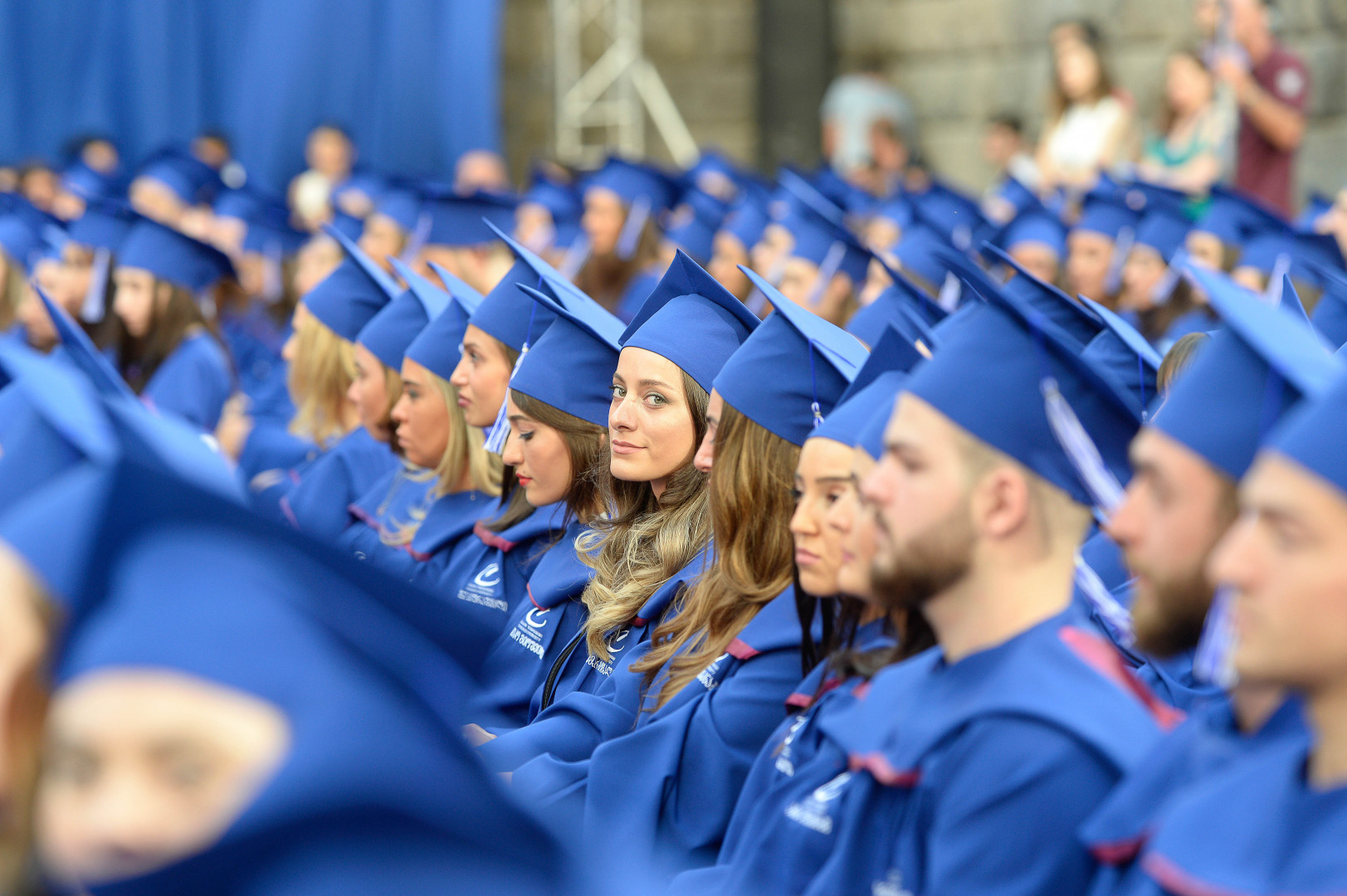 კურსდამთავრებულთათვის დიპლომების გადაცემის ცერემონიალი