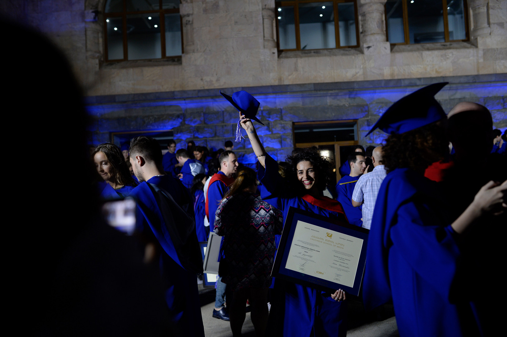 კურსდამთავრებულთათვის დიპლომების გადაცემის ცერემონიალი