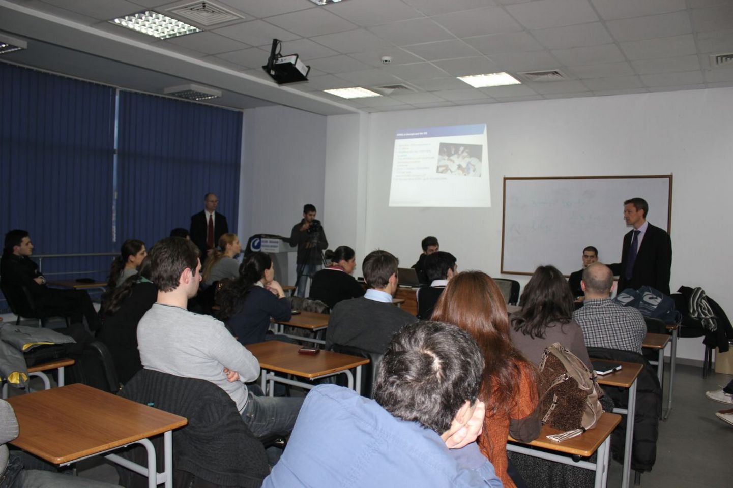 "KPMG"-ის წარმომადგენელები კავკასიის უნივერსიტეტში