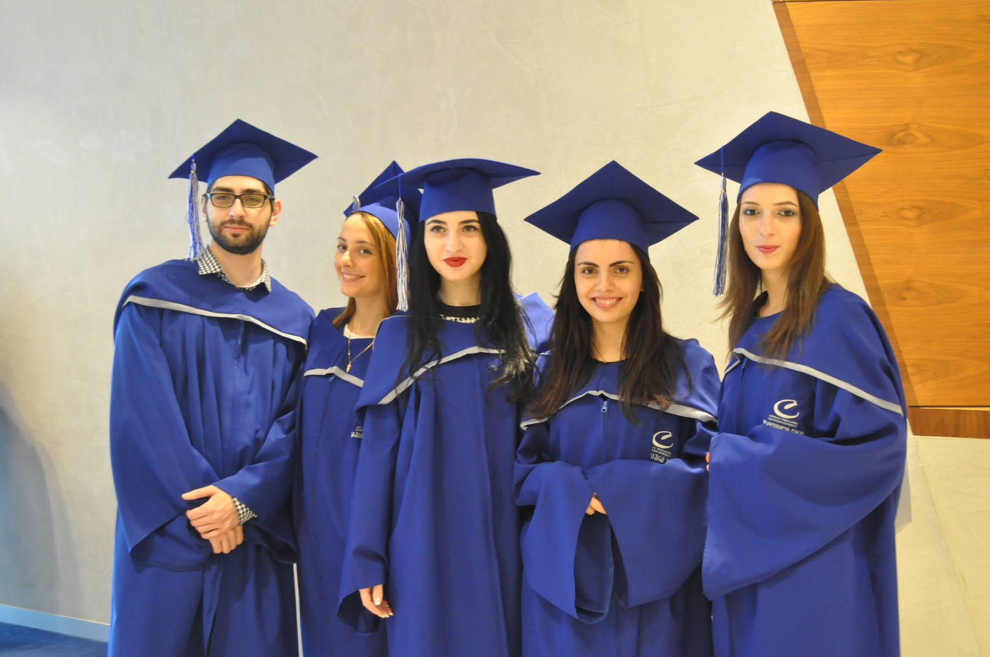 კურსდამთავრებულთათვის დიპლომების გადაცემის ცერემონიალი