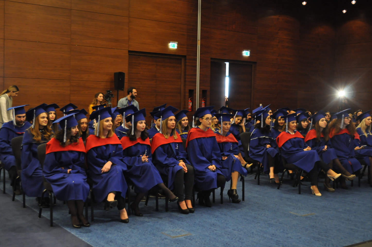კურსდამთავრებულთათვის დიპლომების გადაცემის ცერემონიალი