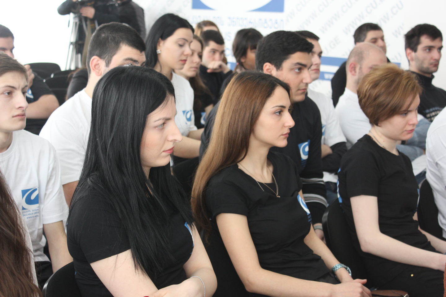 დახმარება მარიუპოლის ბავშვებს