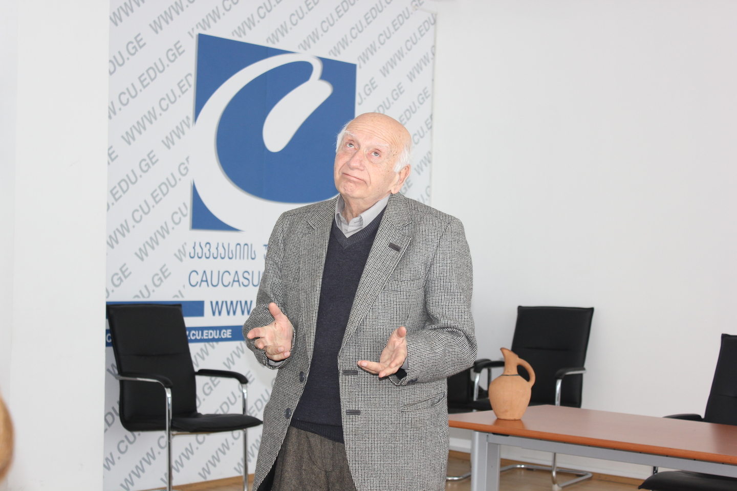 ლეო ანთაძის მონო სპექტაკლი კავკასიის უნივერსიტეტში