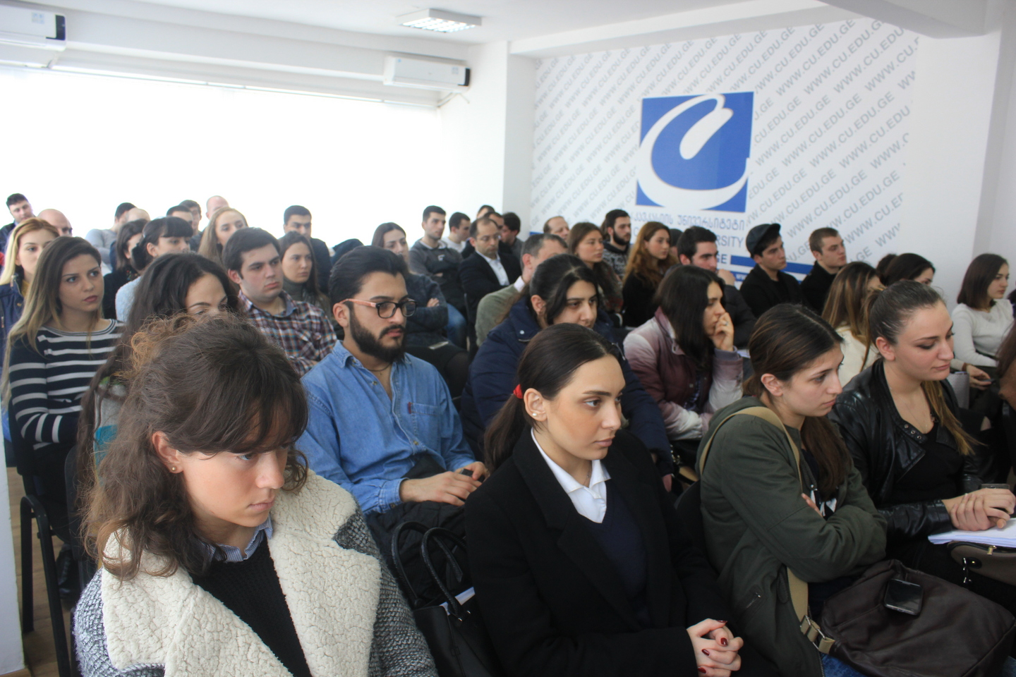 საქართველოს საგარეო საქმეთა მინისტრი კავკასიის უნივერსიტეტის სტუდენტებს შეხვდა