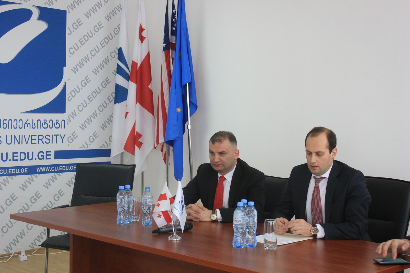 საქართველოს საგარეო საქმეთა მინისტრი კავკასიის უნივერსიტეტის სტუდენტებს შეხვდა