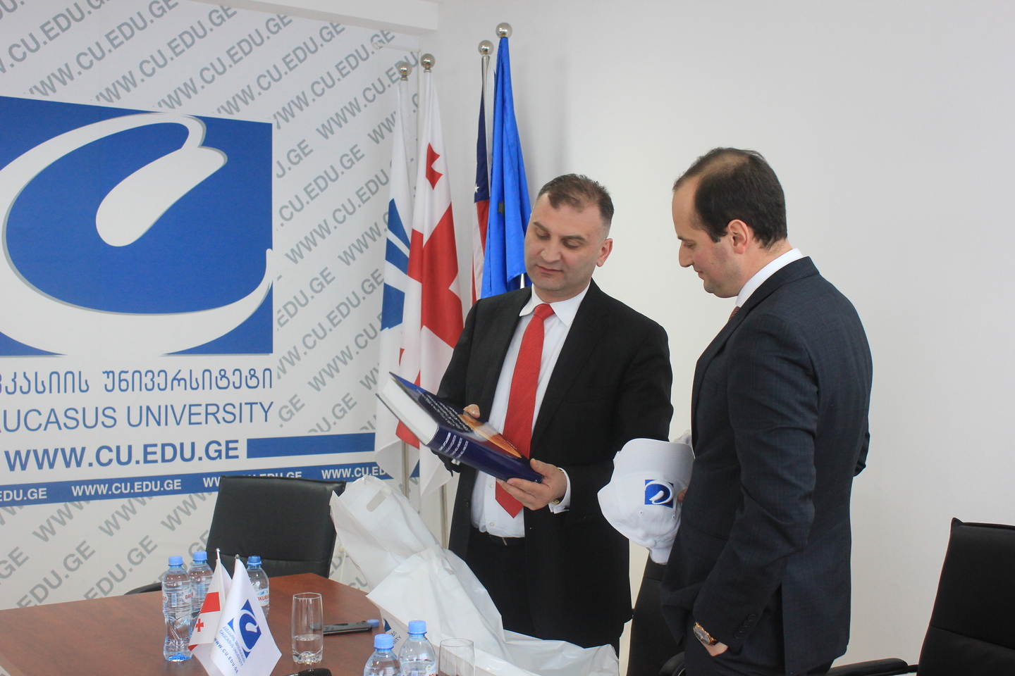 საქართველოს საგარეო საქმეთა მინისტრი კავკასიის უნივერსიტეტის სტუდენტებს შეხვდა