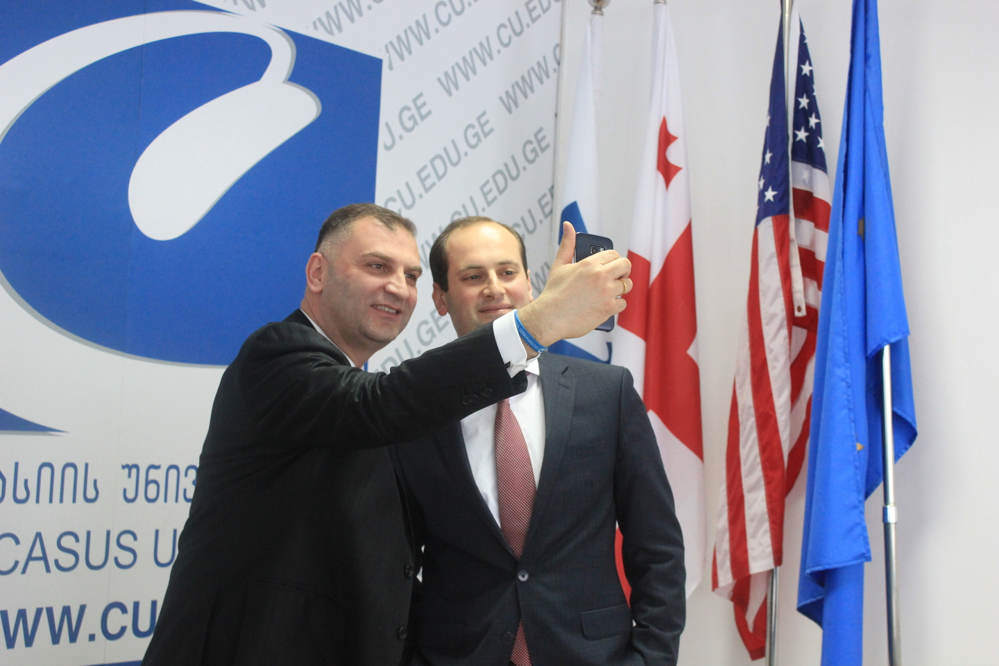 საქართველოს საგარეო საქმეთა მინისტრი კავკასიის უნივერსიტეტის სტუდენტებს შეხვდა